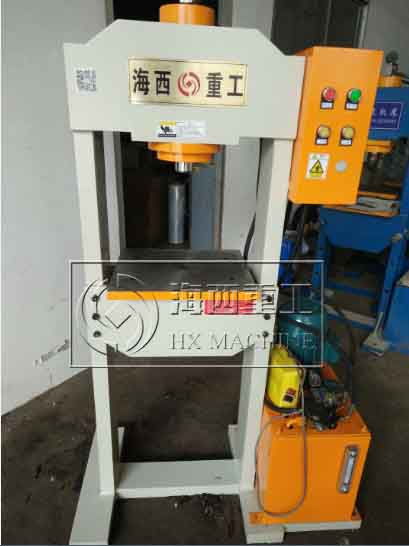 廬江縣龍門液壓機適用于機械電器汽車造船集裝箱等行業