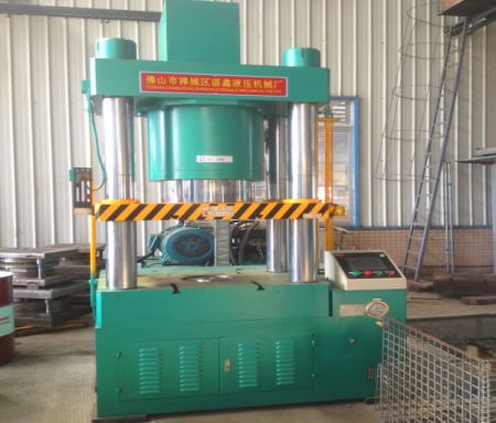 上頂式四柱油壓機,框架式液壓機價格,水脹液壓機價格,廣東單動油壓機,佛山市禪城區湛鑫液壓機械廠