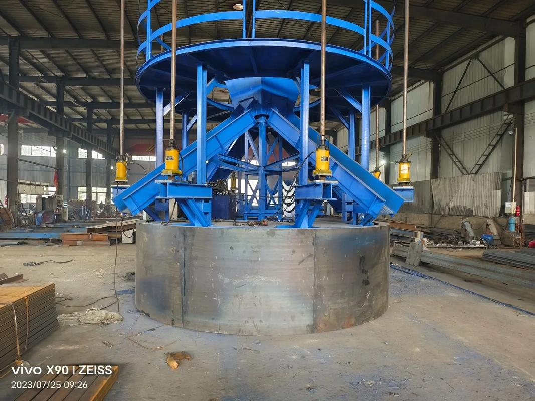 本公司生產(chǎn)各種非標(biāo)液壓機(jī)械設(shè)備,橋梁異形鋼模板二襯液壓臺車