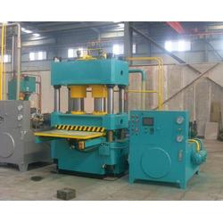 黃河機械公司1200噸四柱液壓機及其在汽車及零配件銷售中的應用